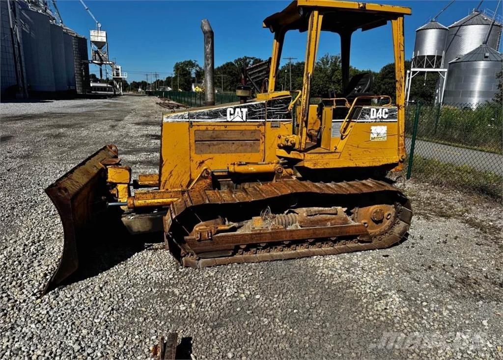 CAT D4C Telaketjupuskutraktorit