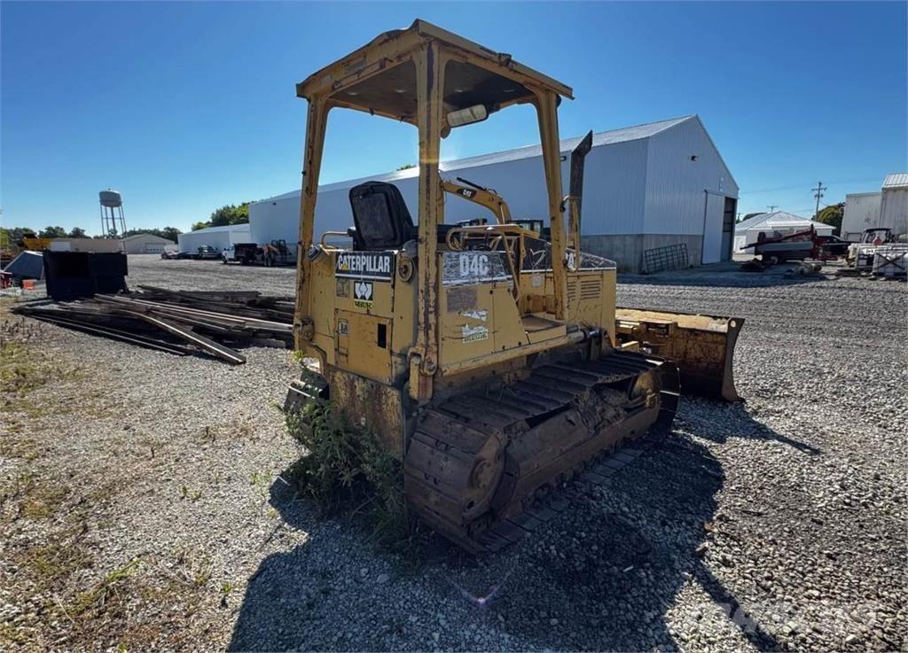 CAT D4C Telaketjupuskutraktorit