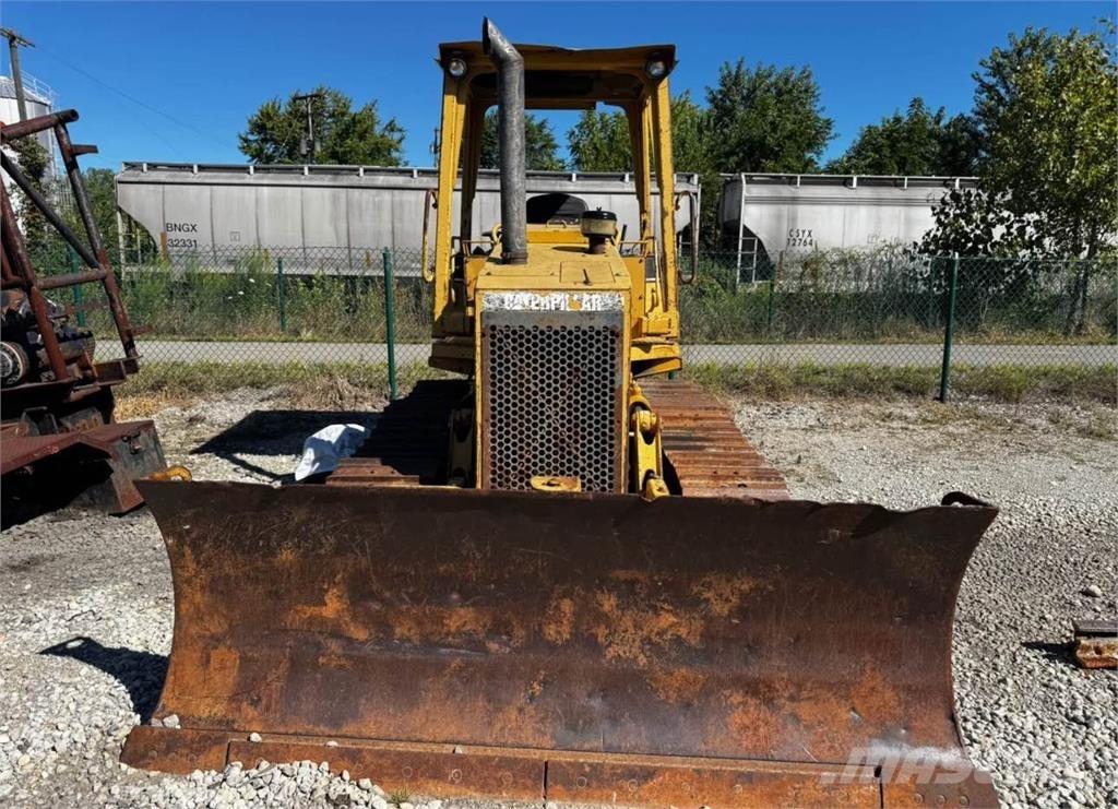 CAT D4C Telaketjupuskutraktorit