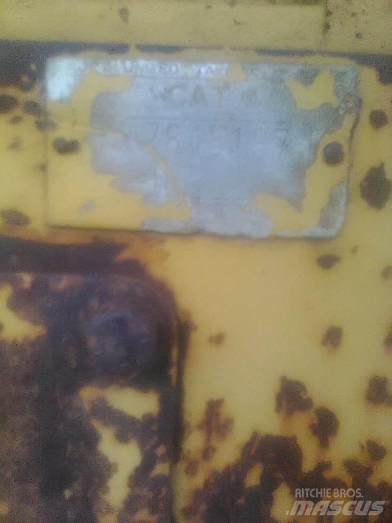 CAT D4D Telaketjupuskutraktorit