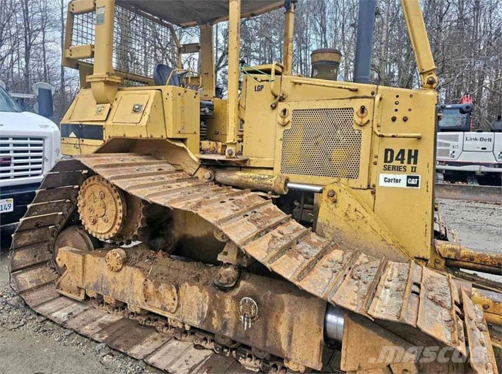 CAT D4H II Telaketjupuskutraktorit
