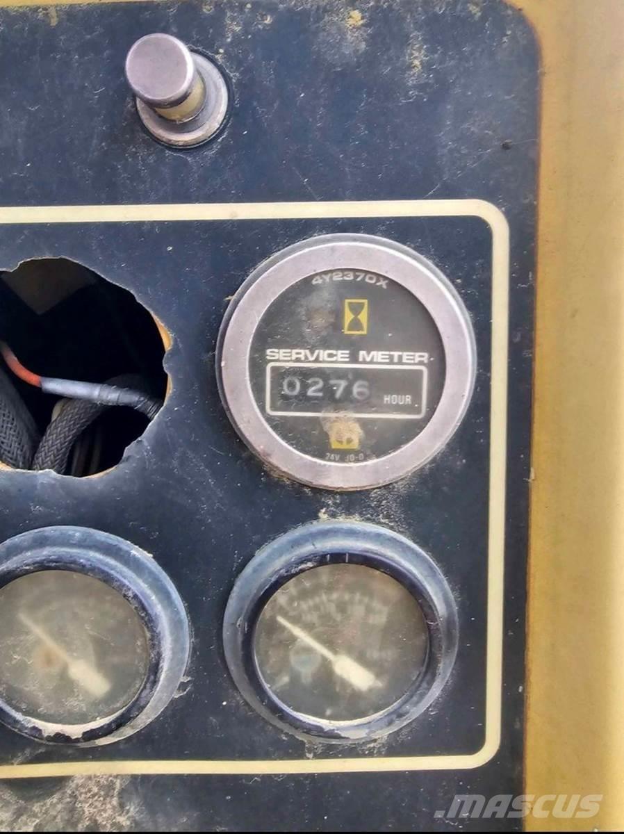 CAT D4H II Telaketjupuskutraktorit