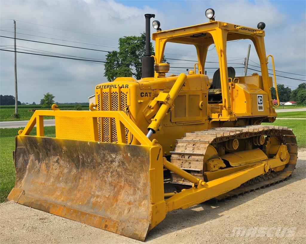 CAT D5B Telaketjupuskutraktorit