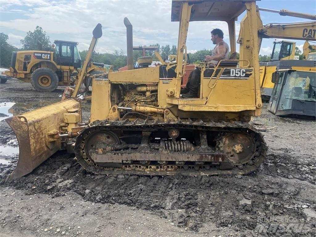 CAT D5C Telaketjupuskutraktorit