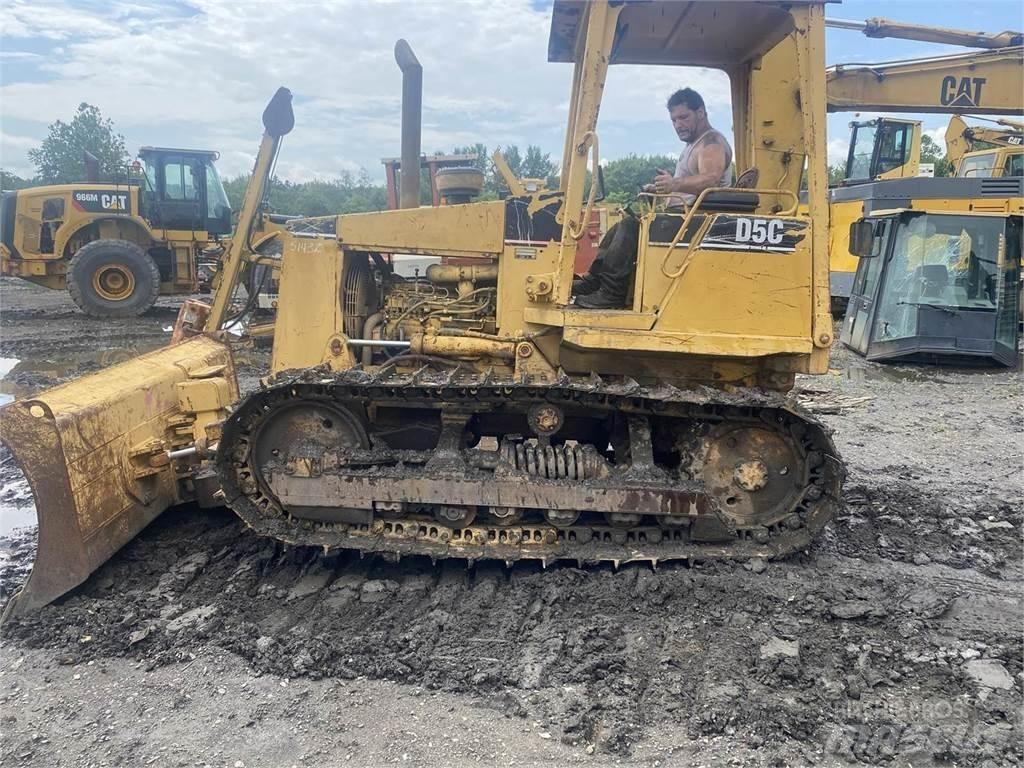 CAT D5C Telaketjupuskutraktorit