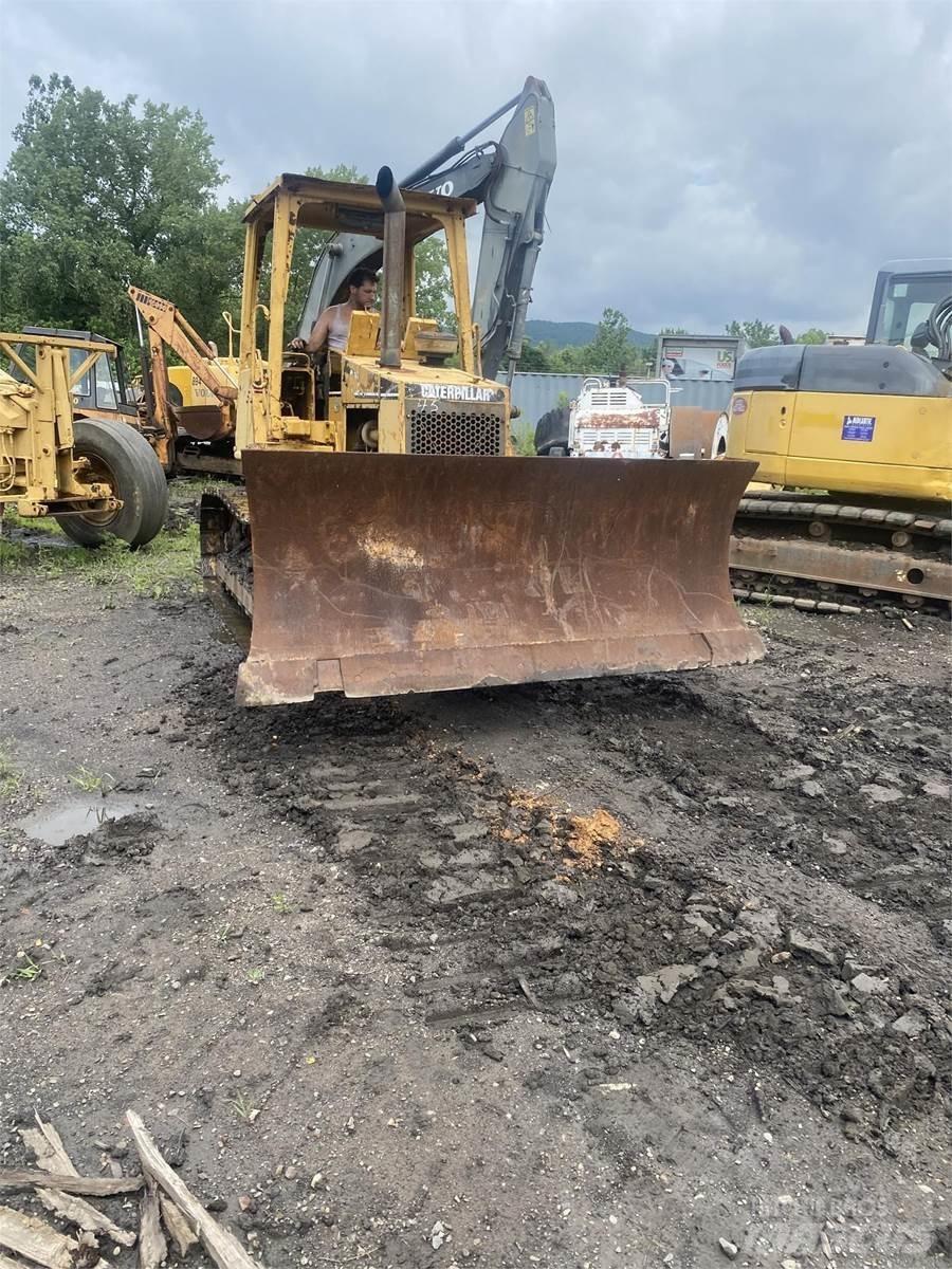CAT D5C Telaketjupuskutraktorit