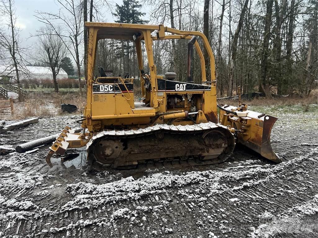 CAT D5C Telaketjupuskutraktorit