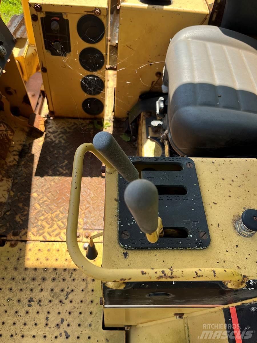 CAT D5C Telaketjupuskutraktorit