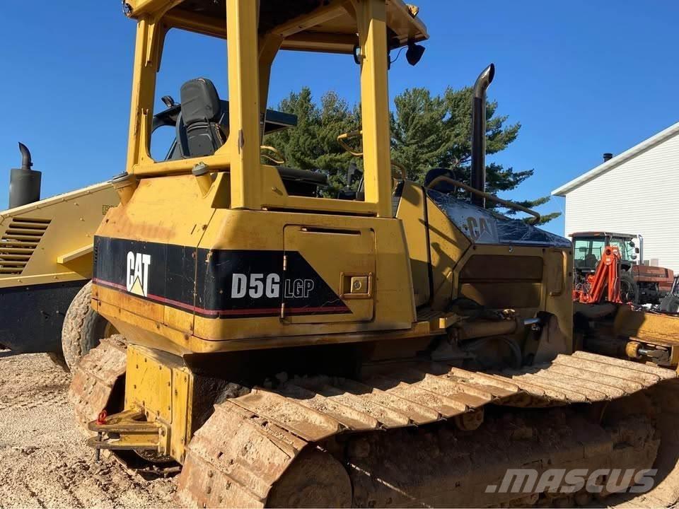 CAT D5G Telaketjupuskutraktorit