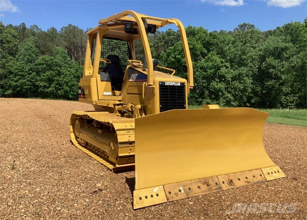CAT D5G XL Telaketjupuskutraktorit