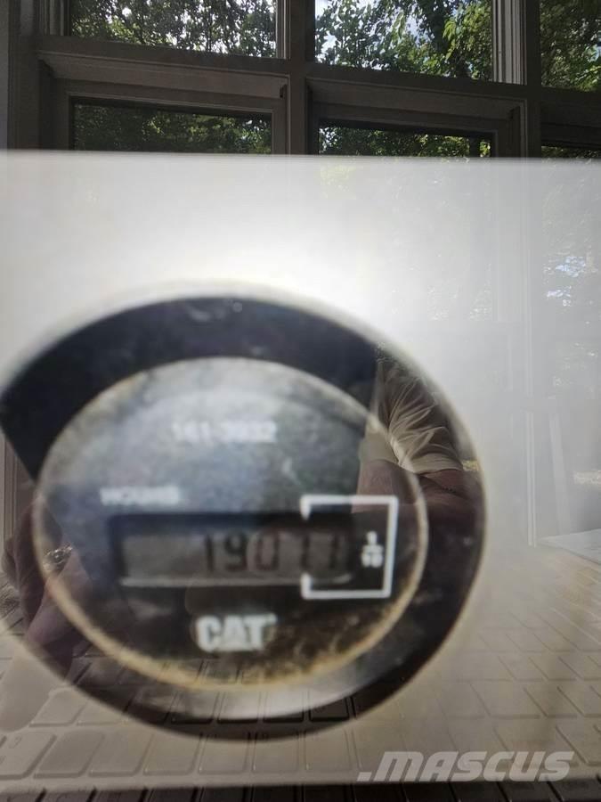 CAT D5G XL Telaketjupuskutraktorit