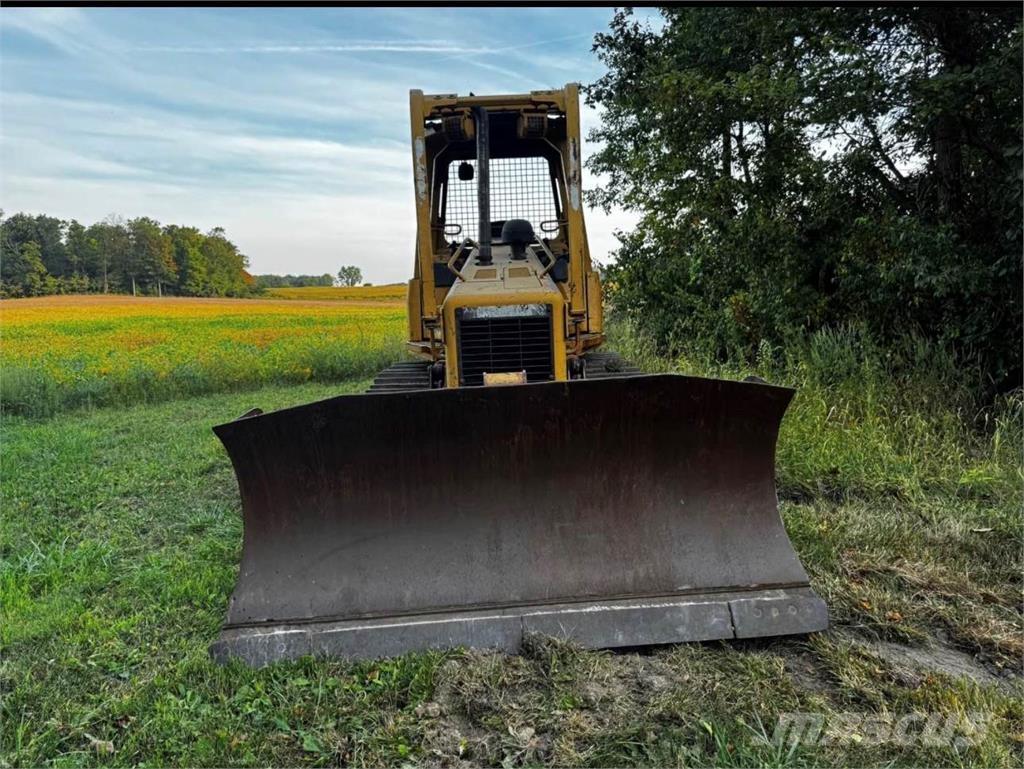 CAT D5G XL Telaketjupuskutraktorit