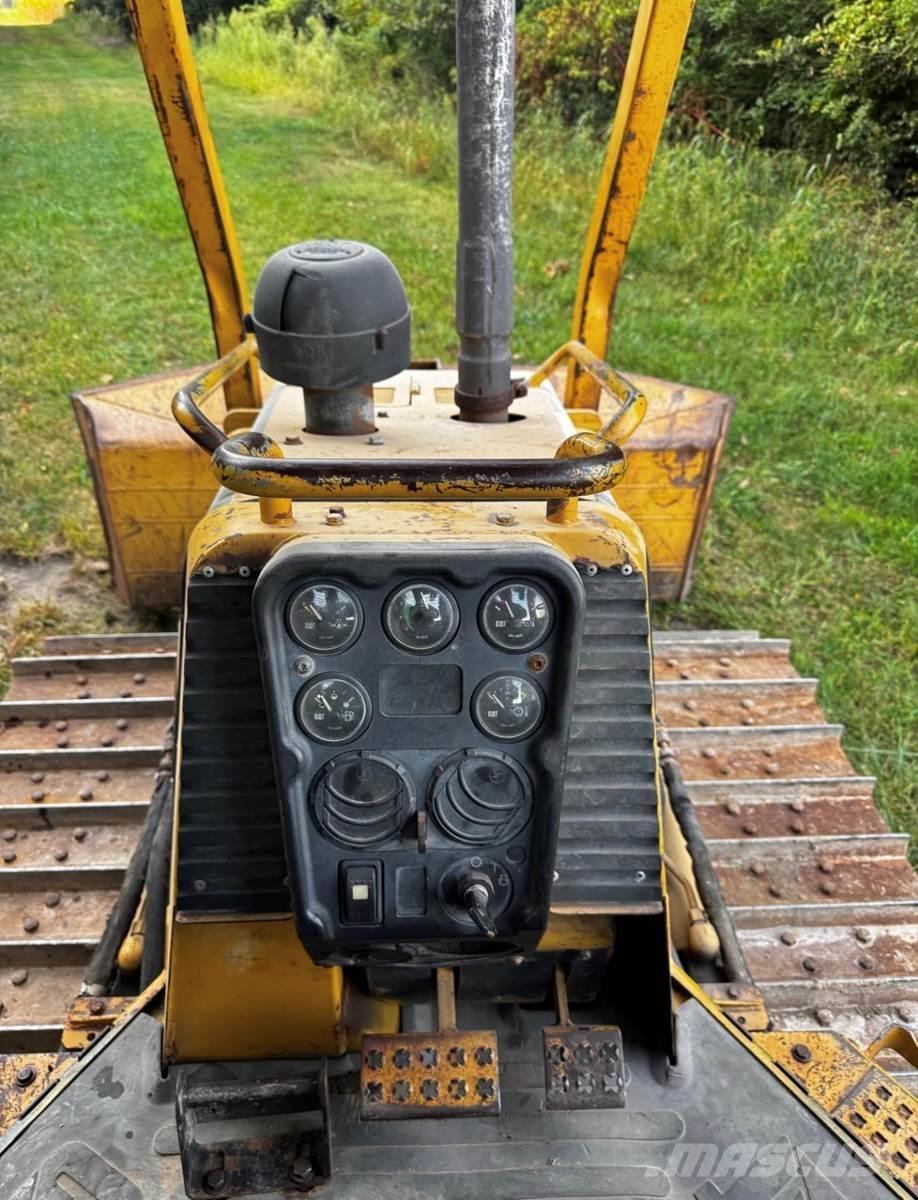 CAT D5G XL Telaketjupuskutraktorit