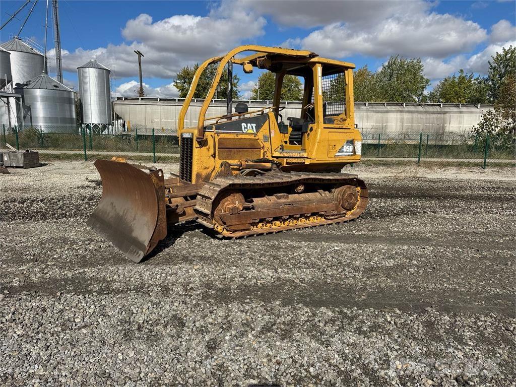 CAT D5G XL Telaketjupuskutraktorit