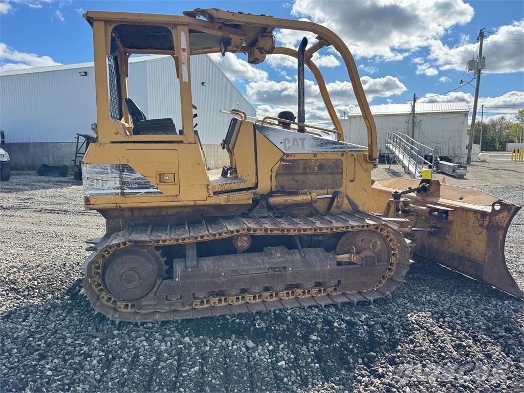 CAT D5G XL Telaketjupuskutraktorit