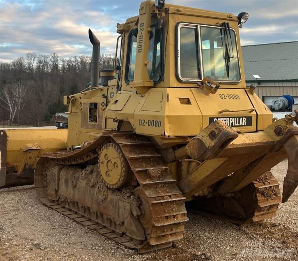 CAT D5H Telaketjupuskutraktorit