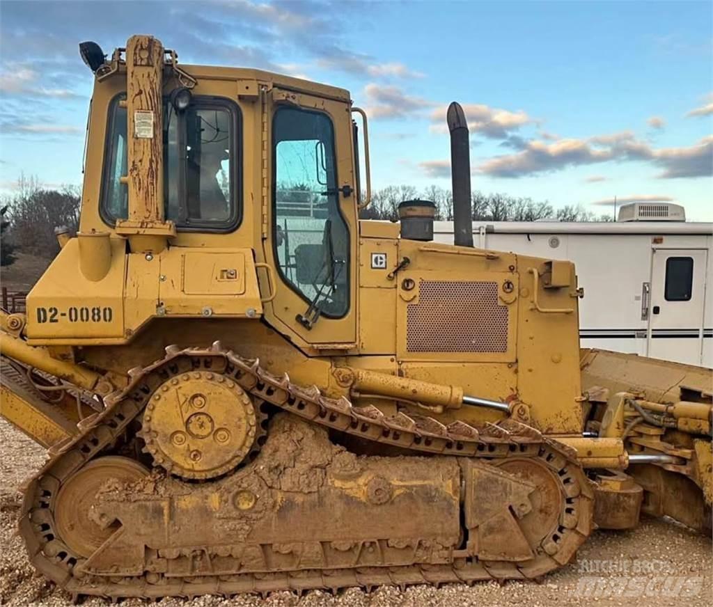 CAT D5H Telaketjupuskutraktorit