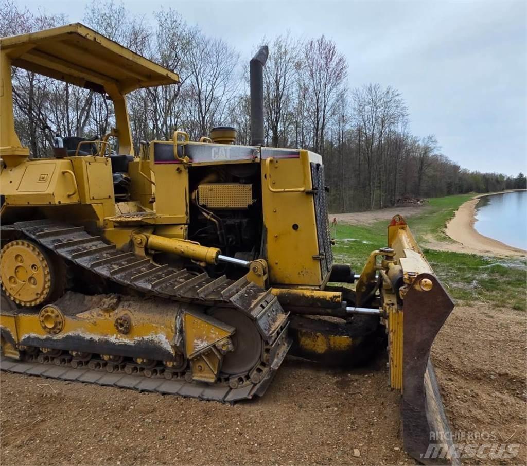 CAT D5H Telaketjupuskutraktorit