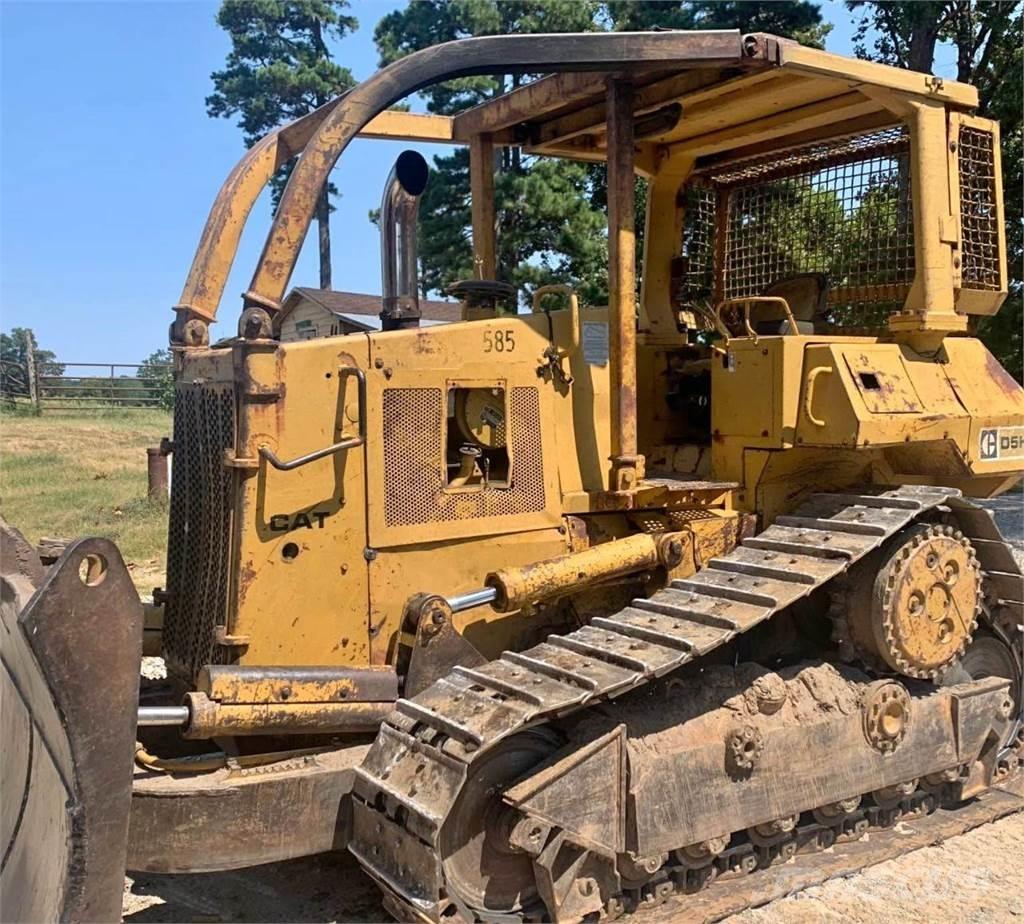 CAT D5H Telaketjupuskutraktorit