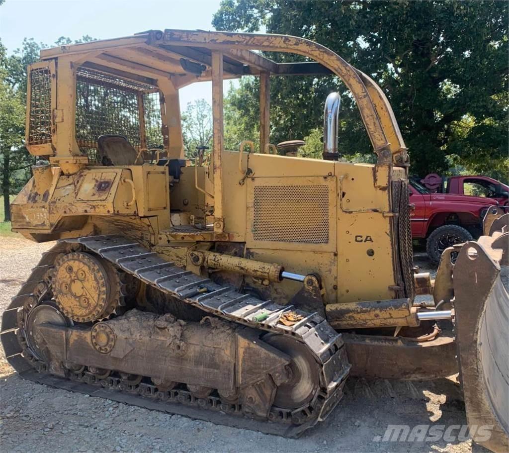 CAT D5H Telaketjupuskutraktorit
