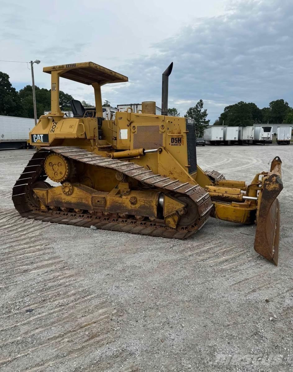 CAT D5H II Telaketjupuskutraktorit