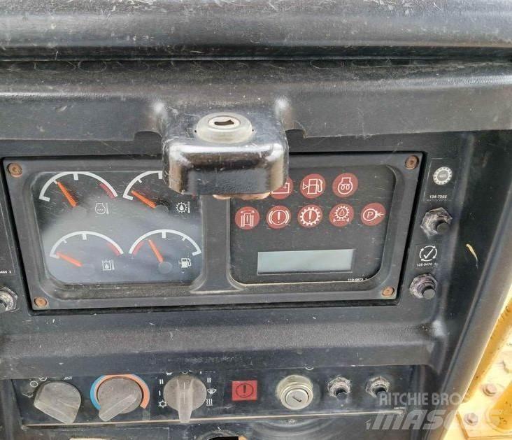 CAT D5M Telaketjupuskutraktorit