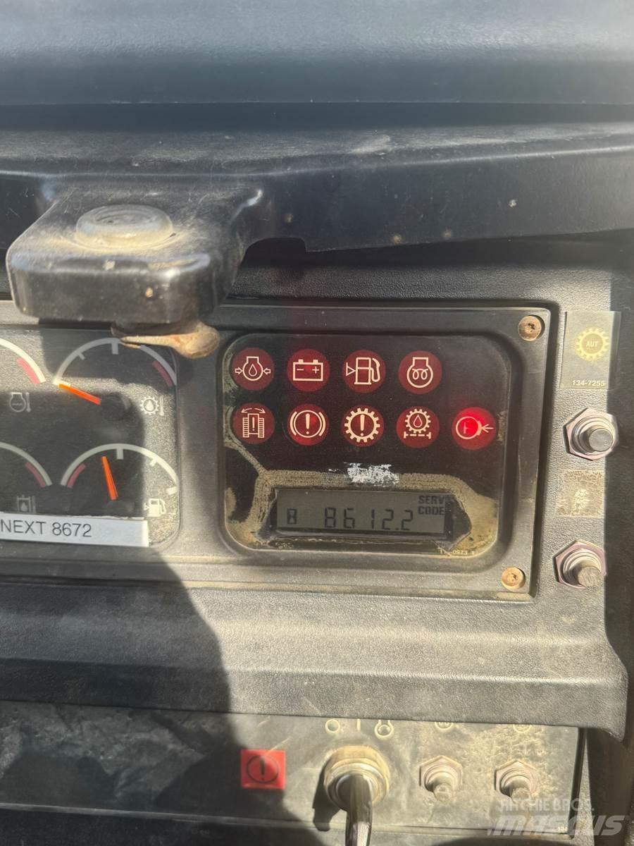 CAT D5M Telaketjupuskutraktorit