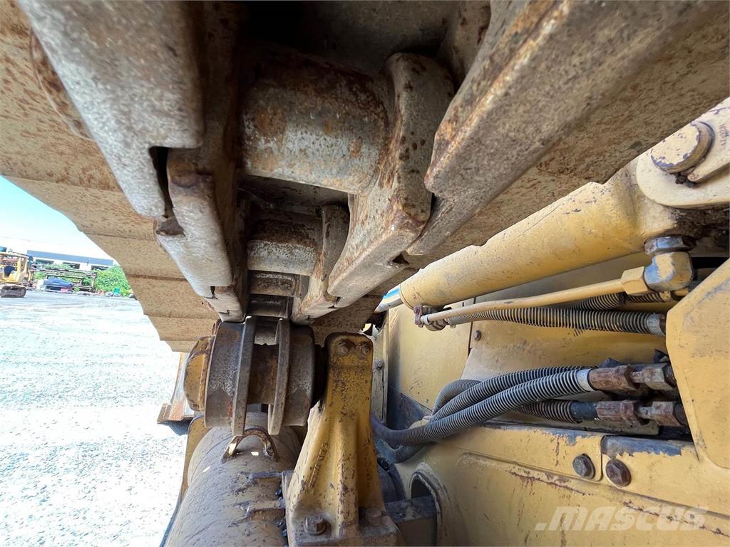 CAT D5N Telaketjupuskutraktorit