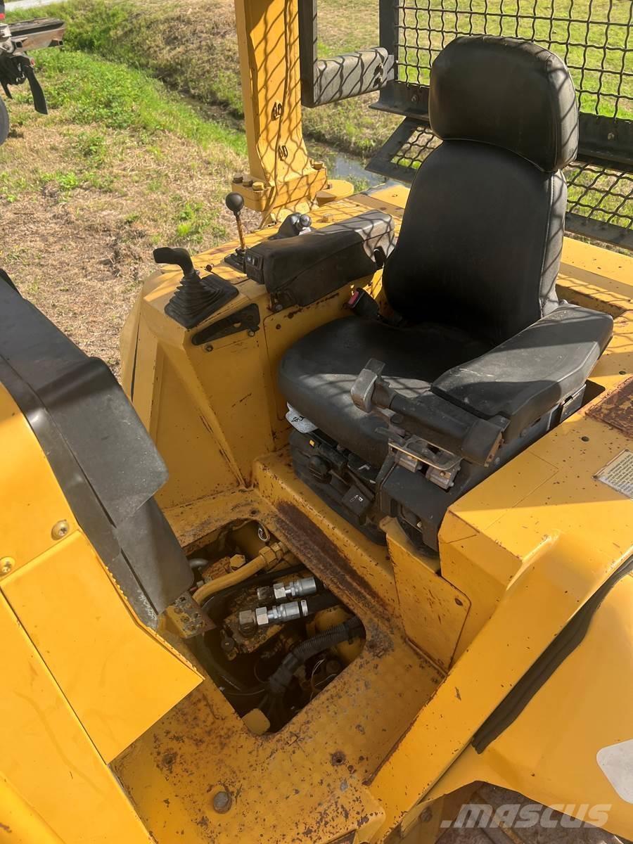 CAT D5N Telaketjupuskutraktorit