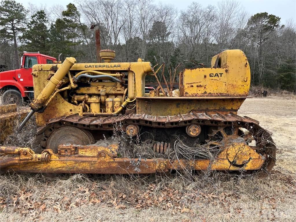 CAT D6 Telaketjupuskutraktorit