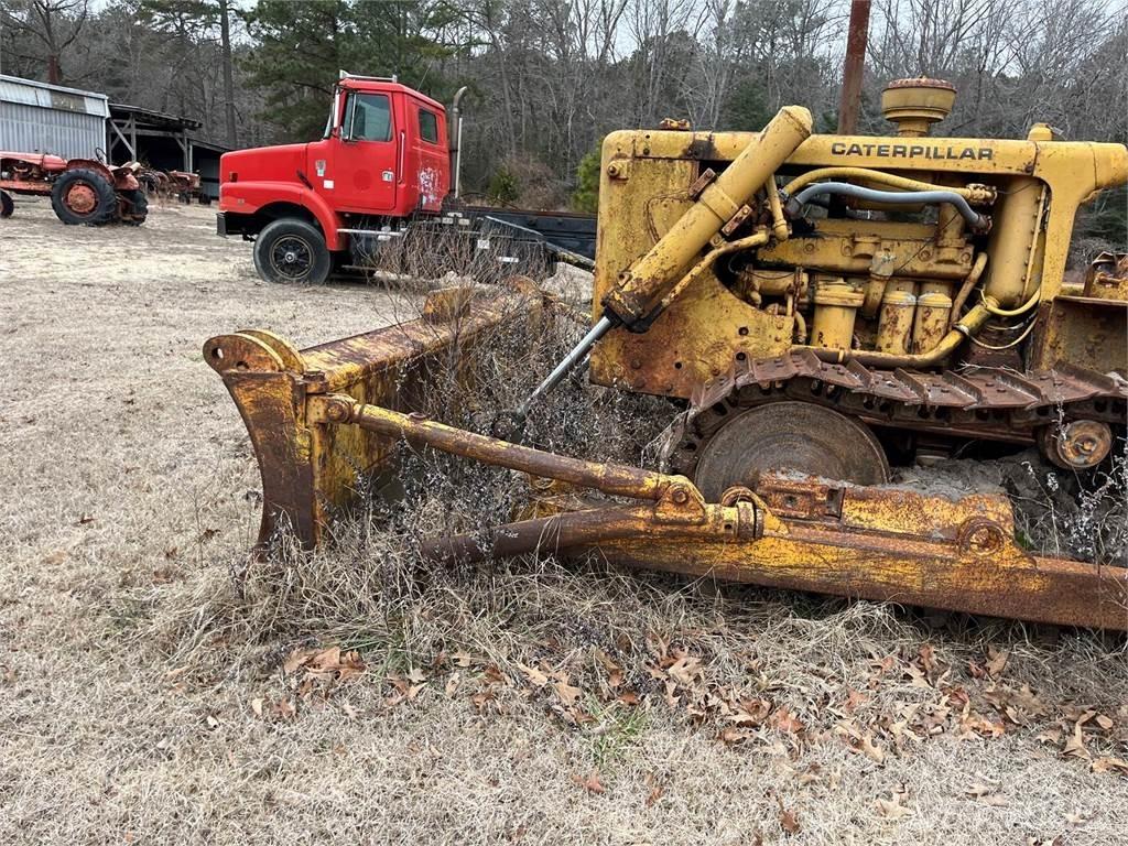CAT D6 Telaketjupuskutraktorit