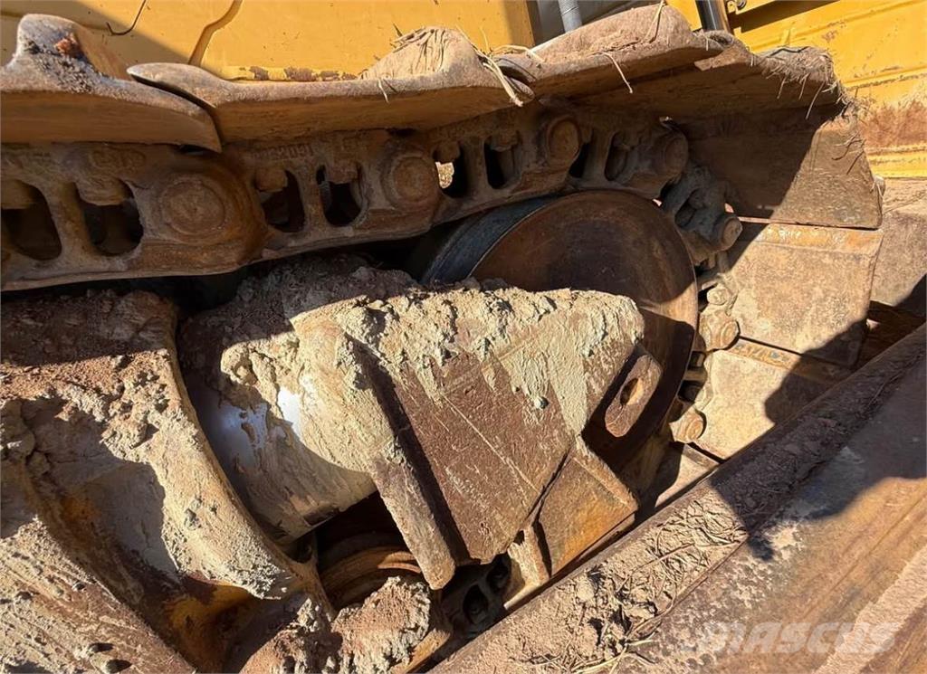 CAT D6 Telaketjupuskutraktorit