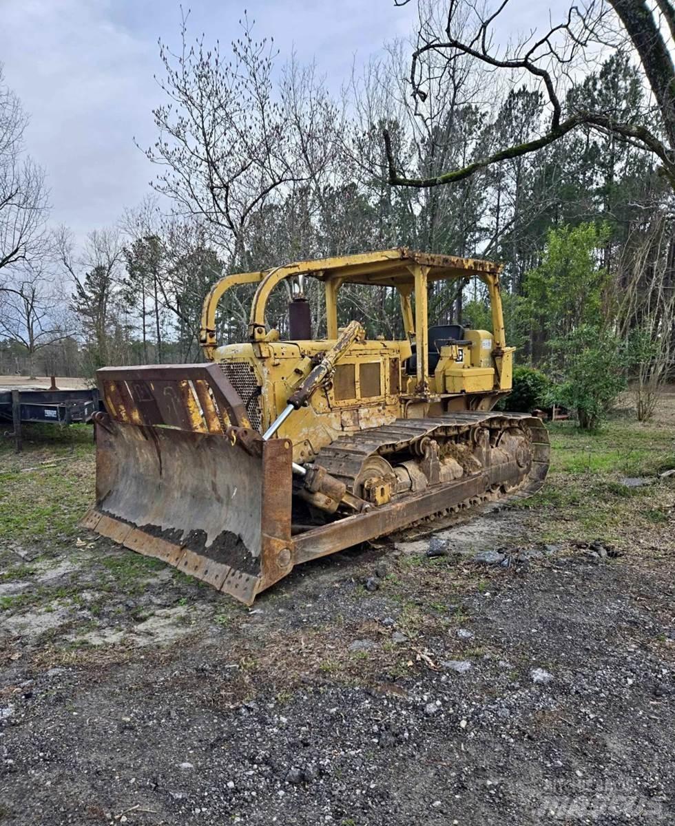 CAT D6C Telaketjupuskutraktorit