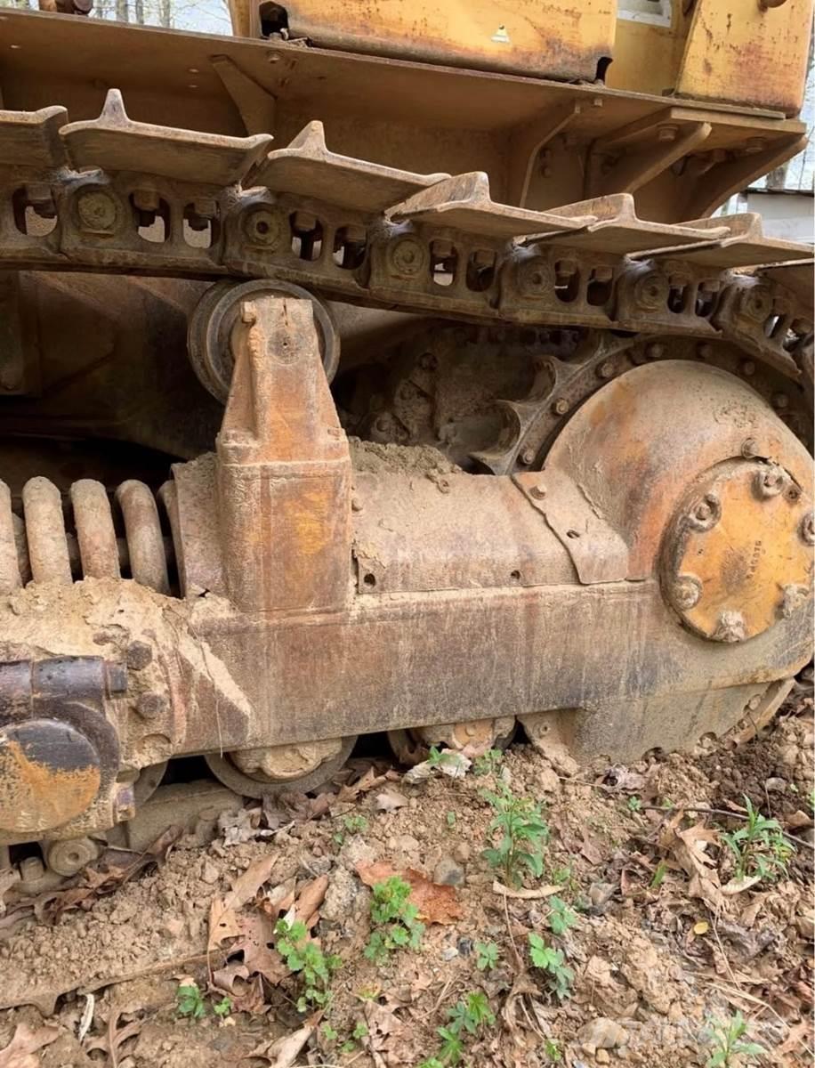 CAT D6C Telaketjupuskutraktorit