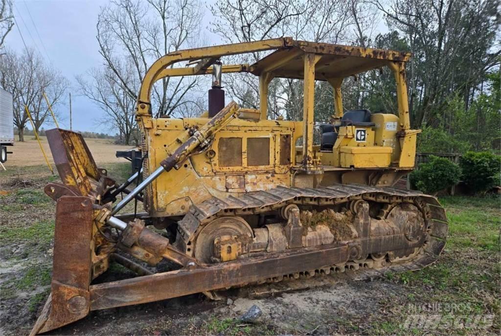 CAT D6C Telaketjupuskutraktorit
