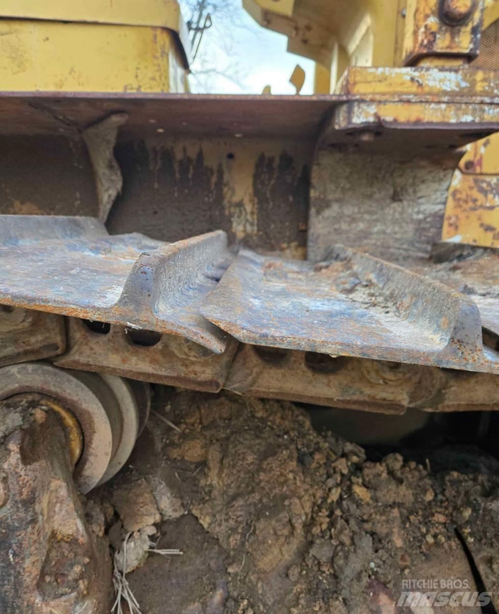 CAT D6C Telaketjupuskutraktorit