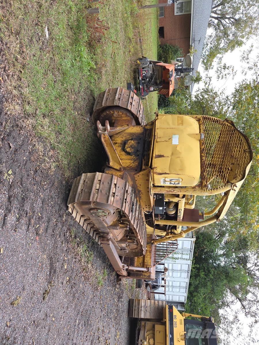 CAT D6C Telaketjupuskutraktorit