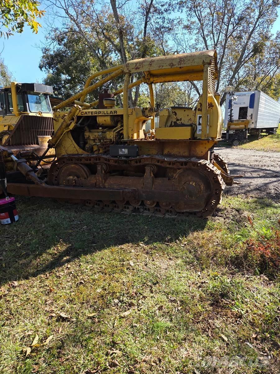 CAT D6C Telaketjupuskutraktorit