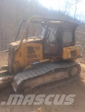 CAT D6K Telaketjupuskutraktorit