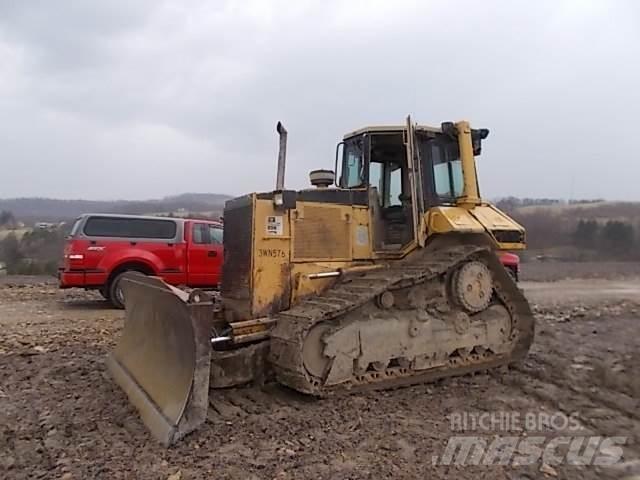 CAT D6M Telaketjupuskutraktorit