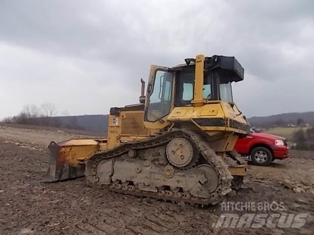 CAT D6M Telaketjupuskutraktorit