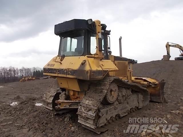 CAT D6M Telaketjupuskutraktorit