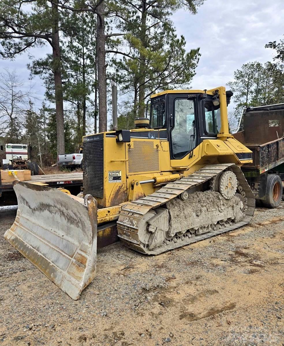 CAT D6M XL Telaketjupuskutraktorit