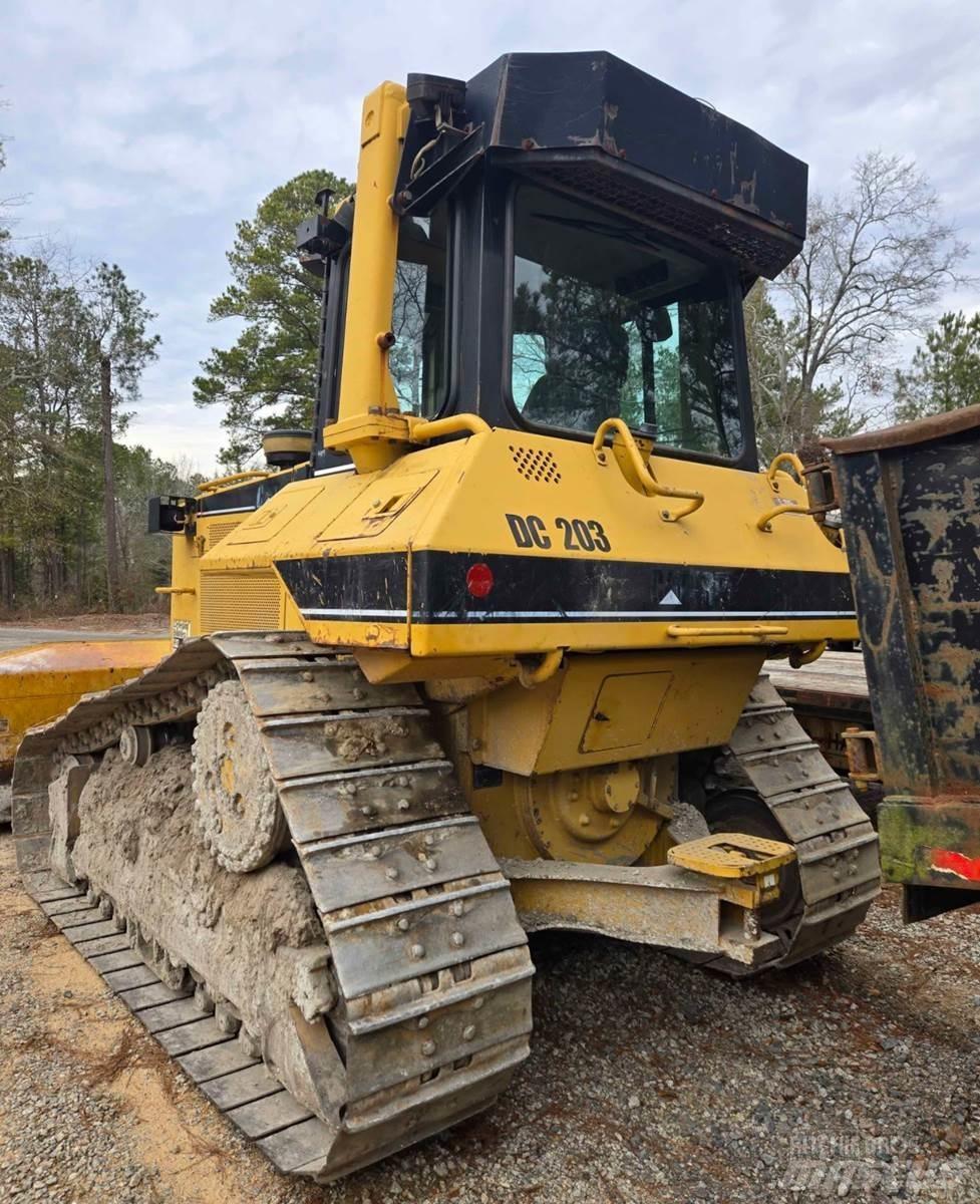 CAT D6M XL Telaketjupuskutraktorit