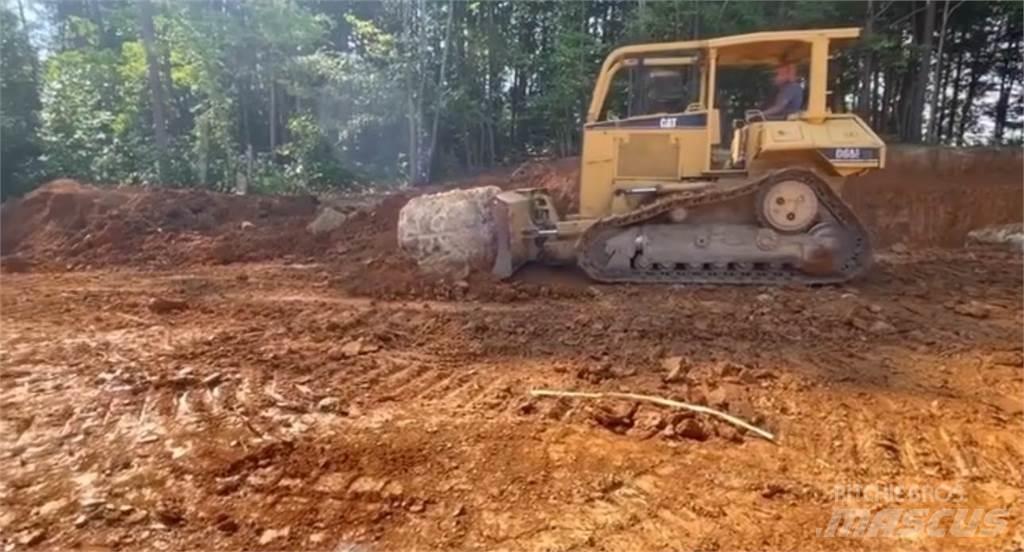 CAT D6M XL Telaketjupuskutraktorit