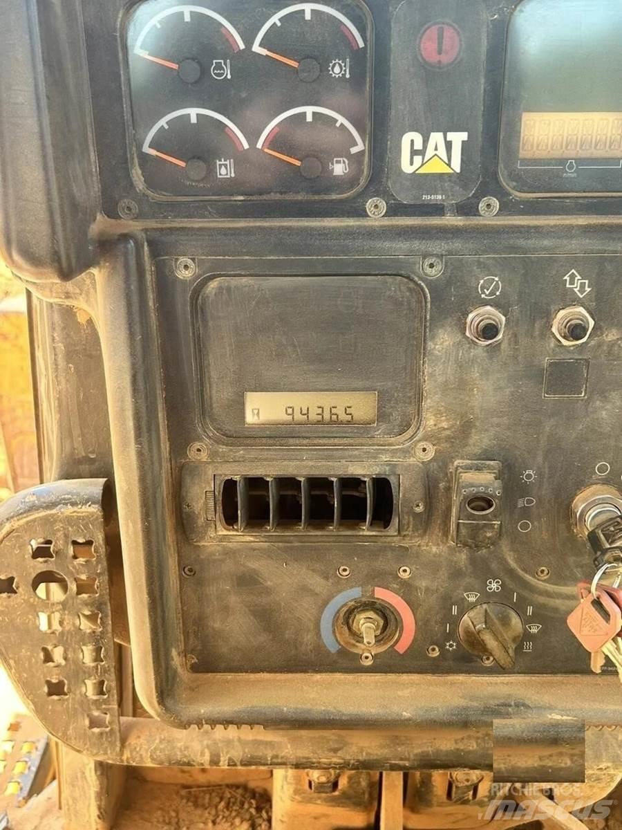 CAT D6N XL Telaketjupuskutraktorit