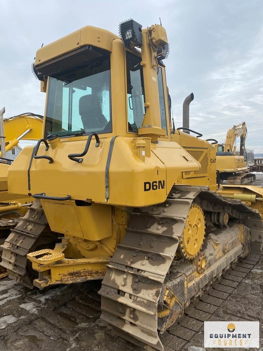 CAT D6N XL Telaketjupuskutraktorit