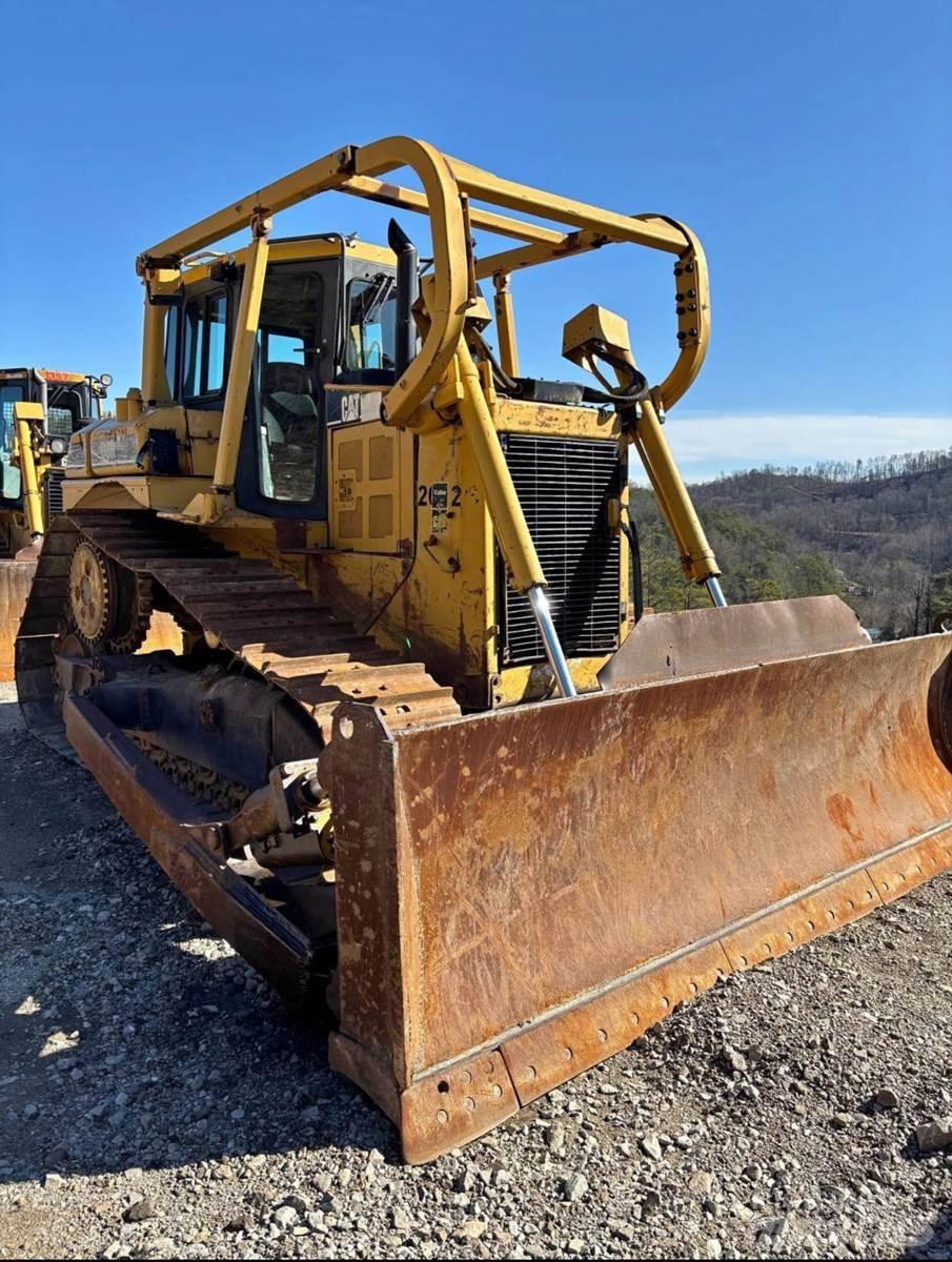 CAT D6R Telaketjupuskutraktorit