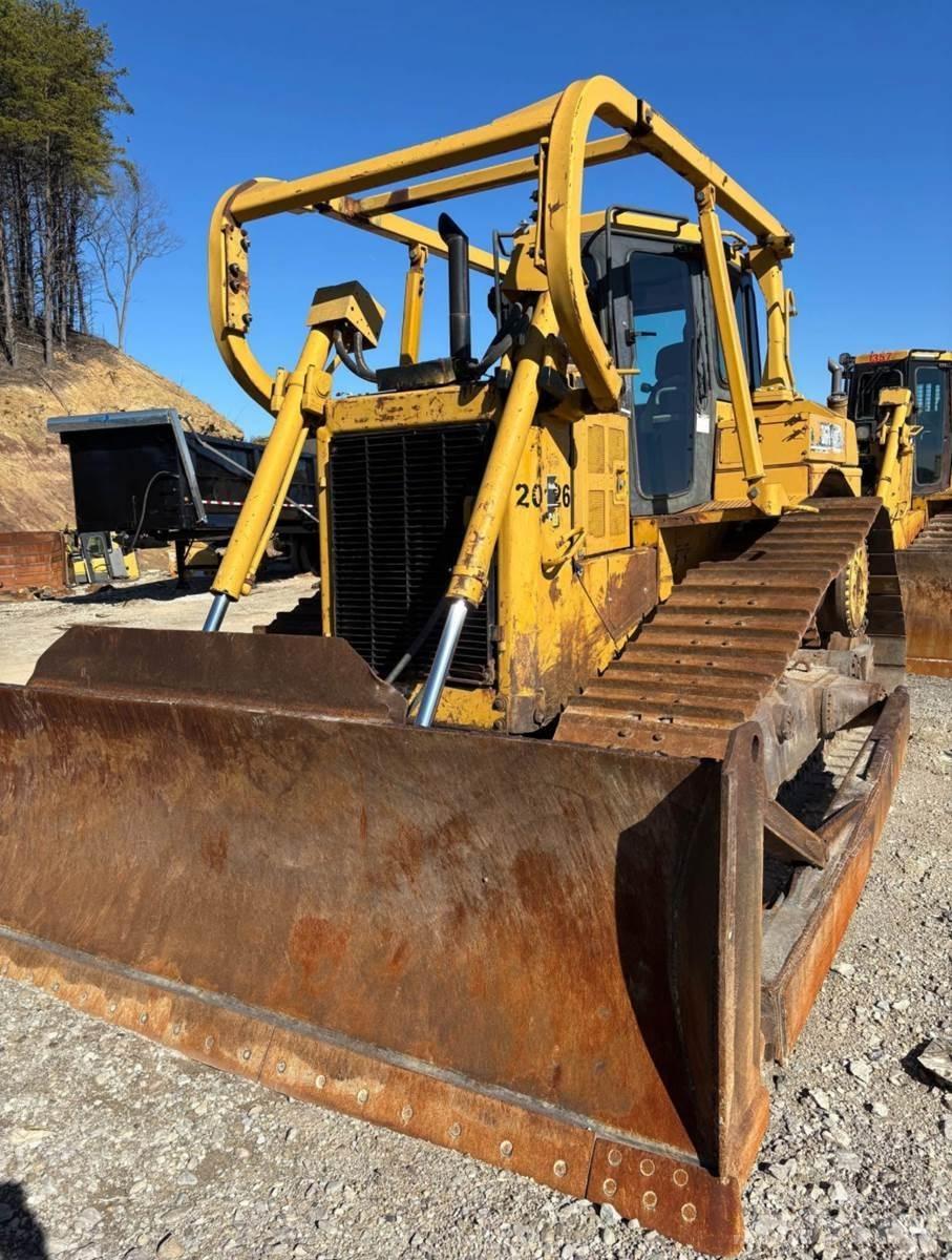 CAT D6R Telaketjupuskutraktorit