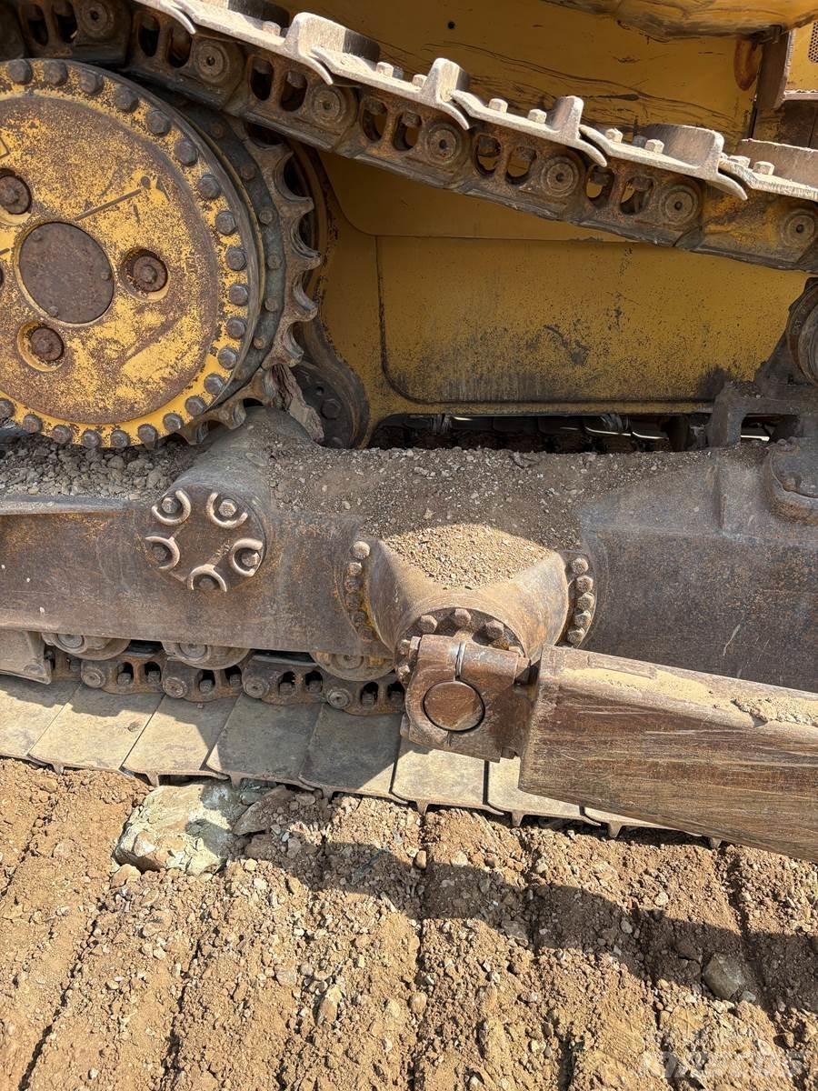 CAT D6R Telaketjupuskutraktorit